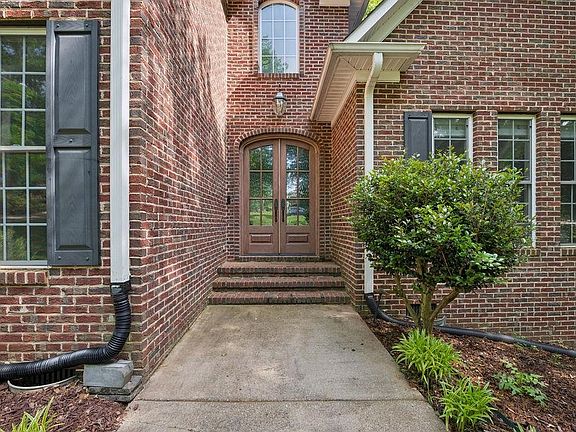 3rd image of 422 Meathward Cir