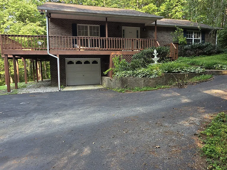 3115 Dogwood Ln — Photo 4
