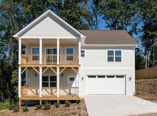 83 Greenwood Fields Dr, Asheville, NC 28804