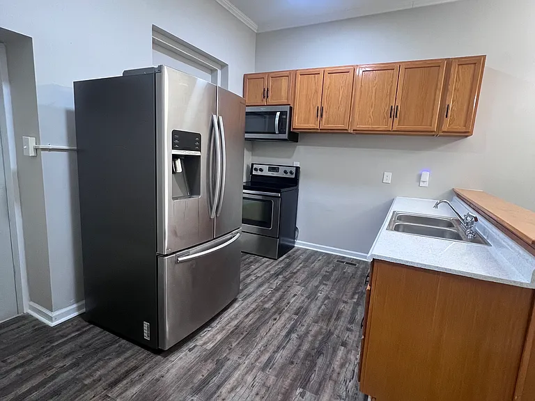 118 W Centerview St #120 — Photo 2