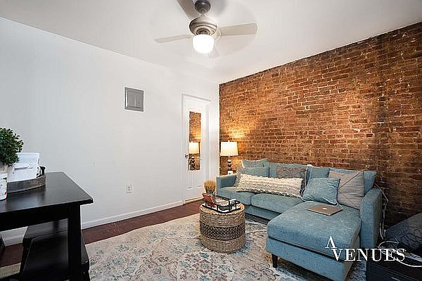 1st image of 160 E 102nd St #3B