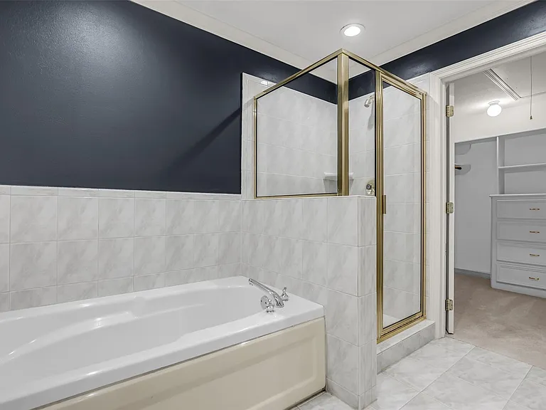4916 Travis St — Photo 17