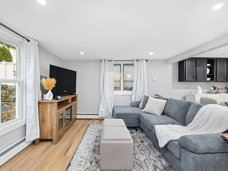 267 Green End Ave — Photo 1