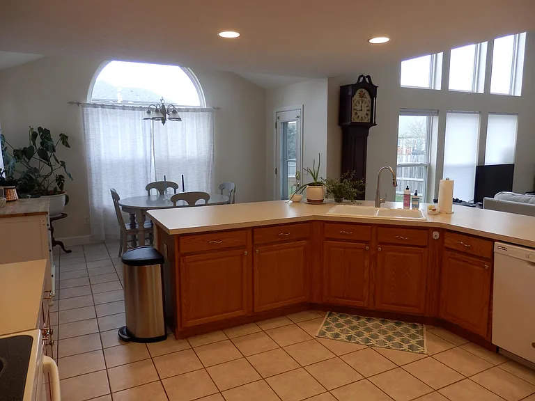 2980 Niagara Dr — Photo 6