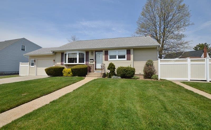 1st image of 15 Hastings Ln