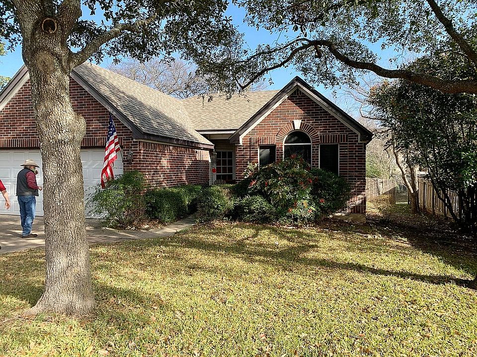 2nd image of 207 Parque Vista Dr