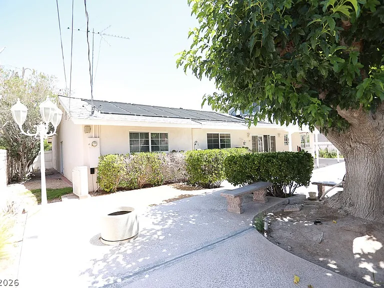 2725 Colanthe Ave — Photo 9