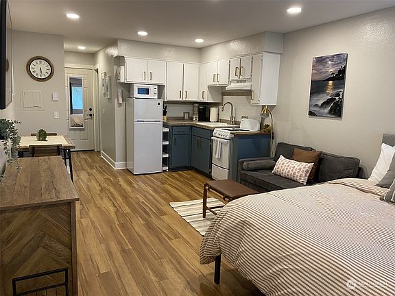 5th image of 250 Tucker Avenue #2