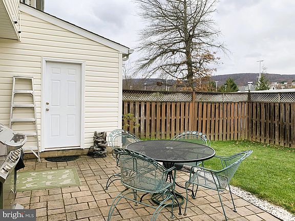 5th image of 429 Old Oak Pl