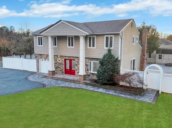 4 ROE Street, Melville, NY 11747