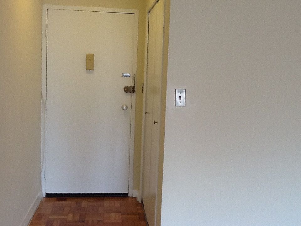 Entrance to Apt 906