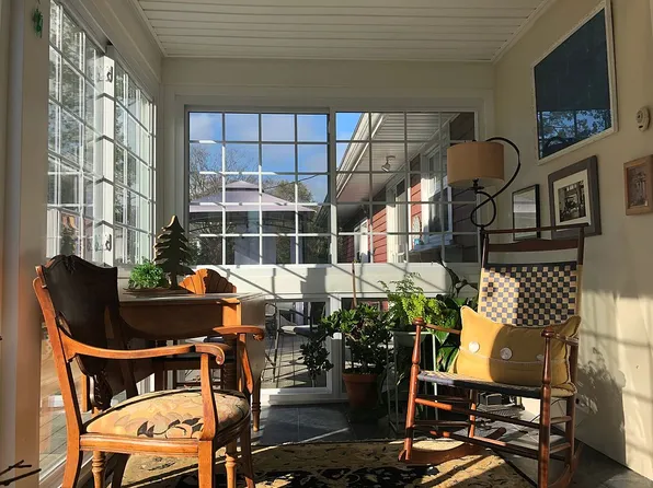 6 S Ireland Pl, Amityville, NY 11701