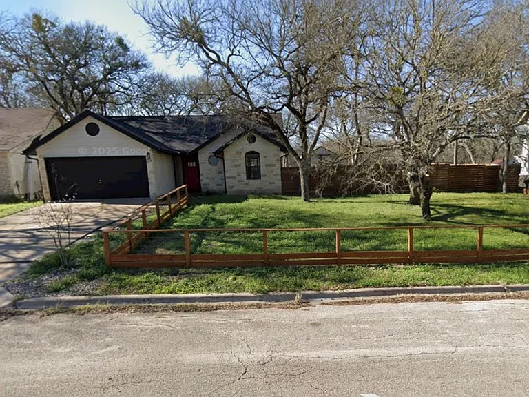 124 Oak River Dr — Photo 1