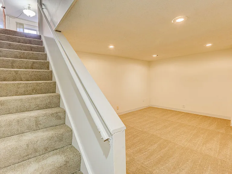 Applewood Crest Townhomes & Apartments — Photo 79