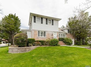 1080 Furth Rd, Valley Stream, NY 11581