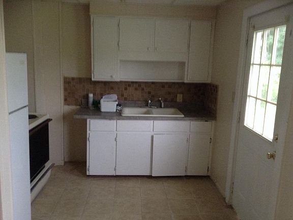 4th image of 204 Erwin St