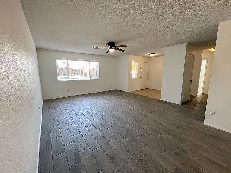 11348 E 24th Ln — Photo 5