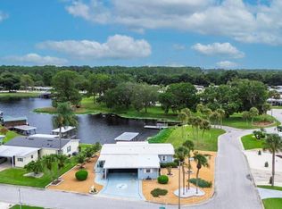 933 Sunset Cir, Tavares, FL 32778