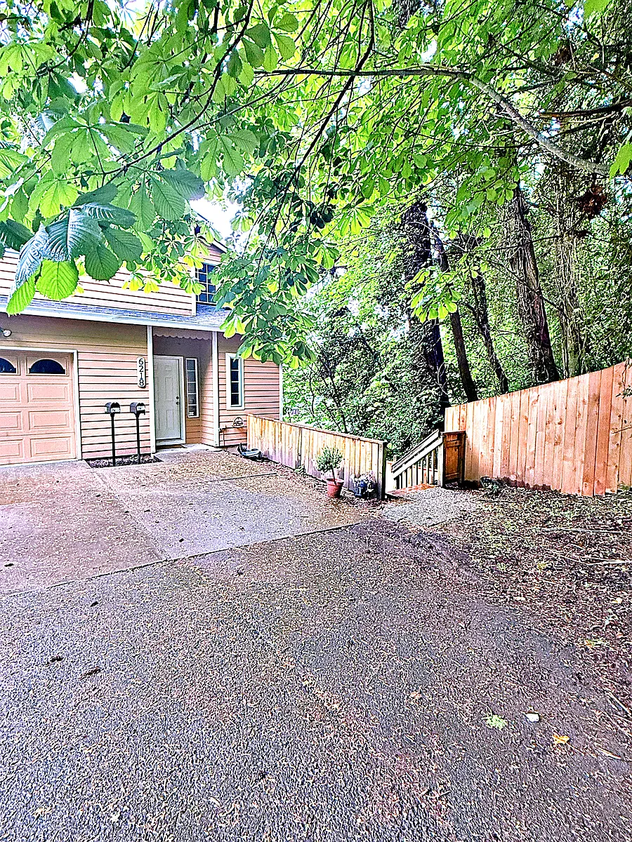 Building Photo - 6218 SW View Point Ter #B