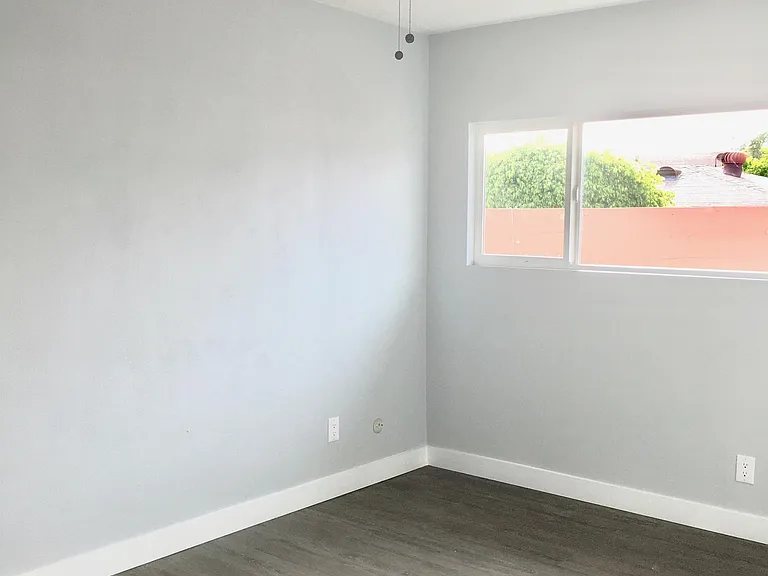 807A Date St — Photo 8