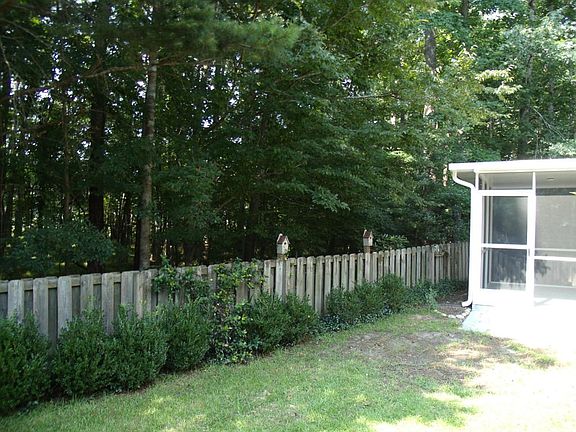 3rd image of 307 Garden Grove Dr