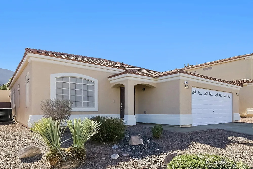 4 bed, 2.0 bath, 1900 sqft, $2,445 — Photo 3