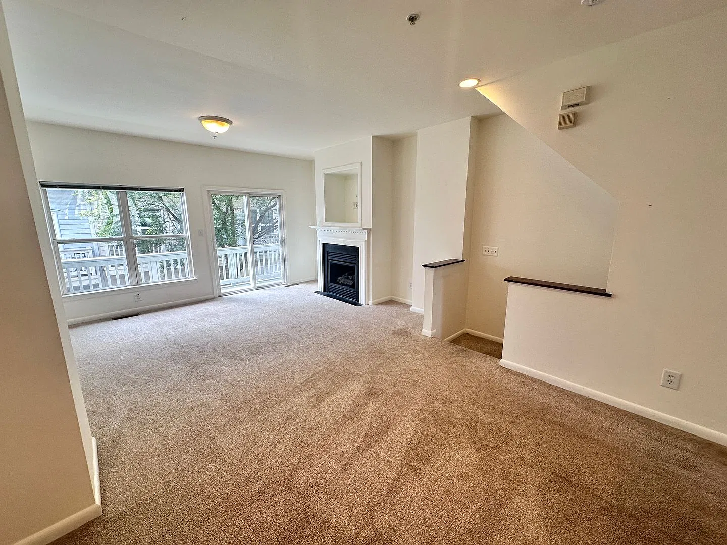 Capacious Cardozo 3BR/2.5BA Townhome with a Deck and Private Parking — Photo 2