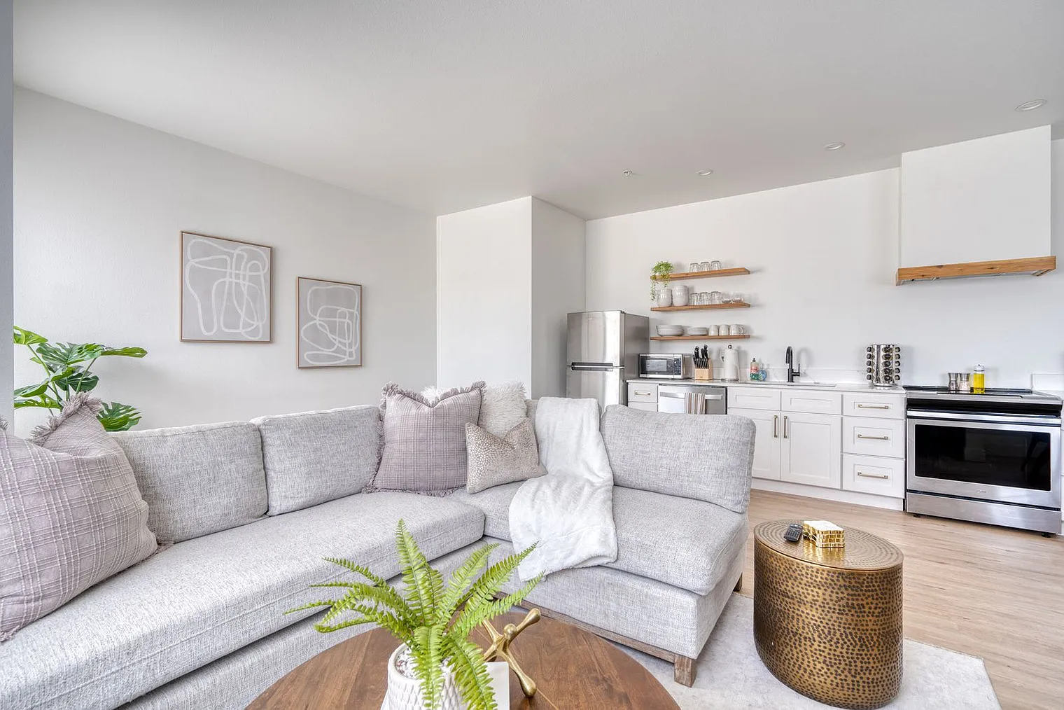 2 bed, 1.0 bath, 742 sqft, $3,234 — Photo 4