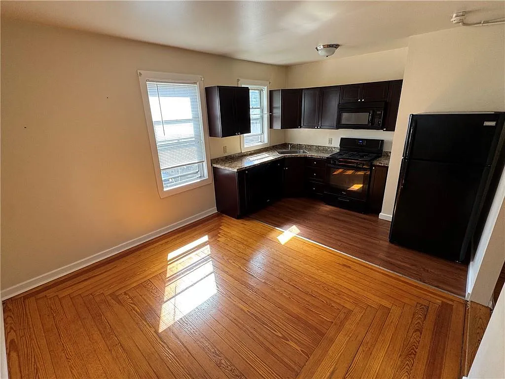 2 bed, 1.0 bath, 850 sqft, $1,575 — Photo 2