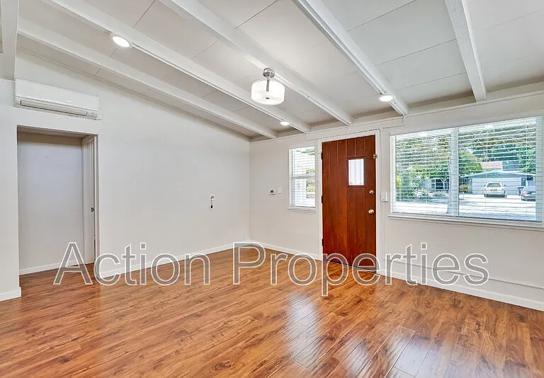 1343 Torrance Ave — Photo 2