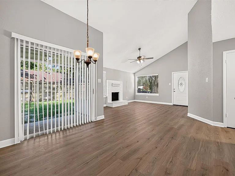 14306 River Glen Dr — Photo 10