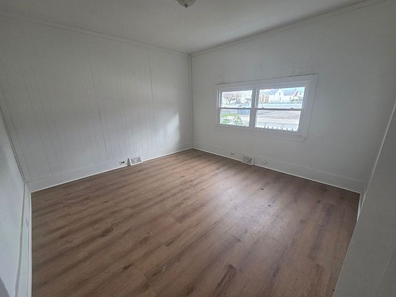 4th image of 2316 Ash St