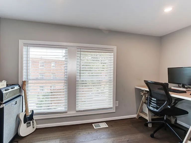 1169 Summit St NE — Photo 47