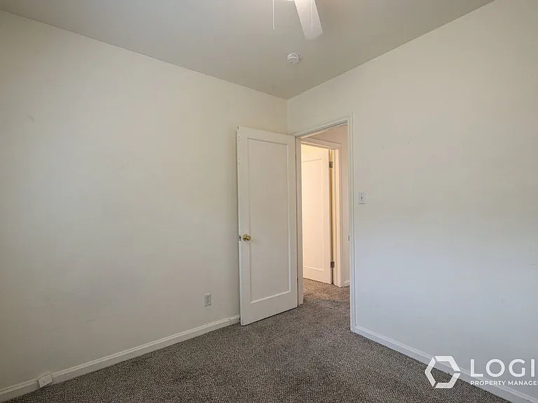 809 E 50 S — Photo 15