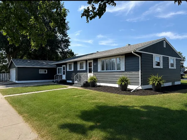 504 12th St W, Mobridge, SD 57601