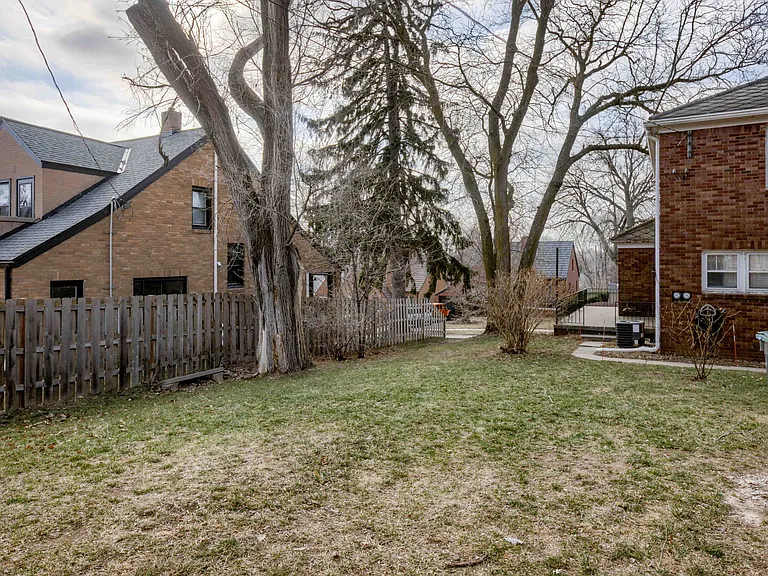 2509 N 52nd St — Photo 25