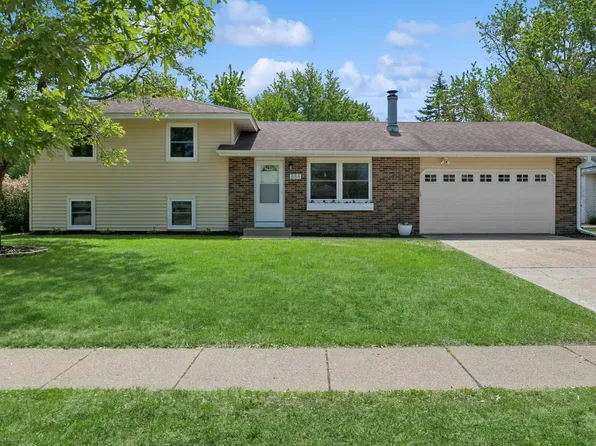 884 Whitney Dr, Apple Valley, MN 55124