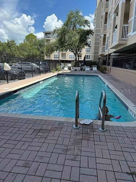1 bed, 1.0 bath, 660 sqft, $1,600 — Photo 2