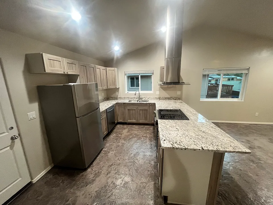 1705 E Arrowhead Ave #3