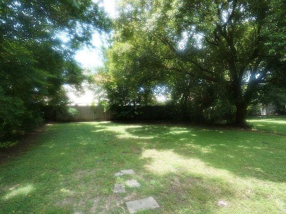 2nd image of 305 Audubon Ave