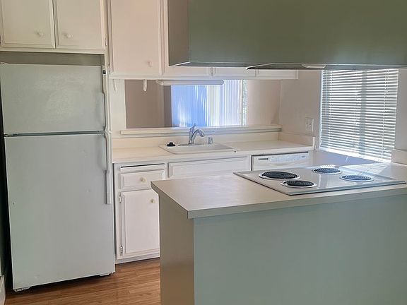 4th image of 717 23rd St #1-4