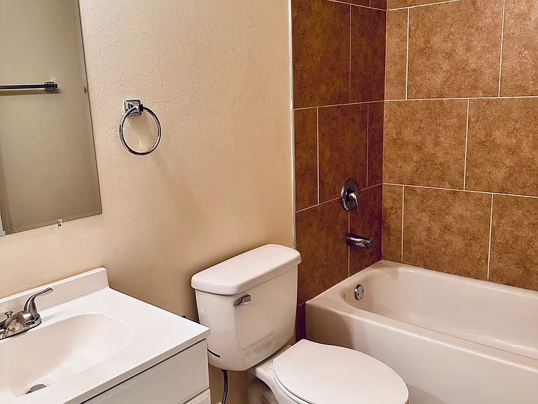 4427 SW 9th Ave — Photo 11