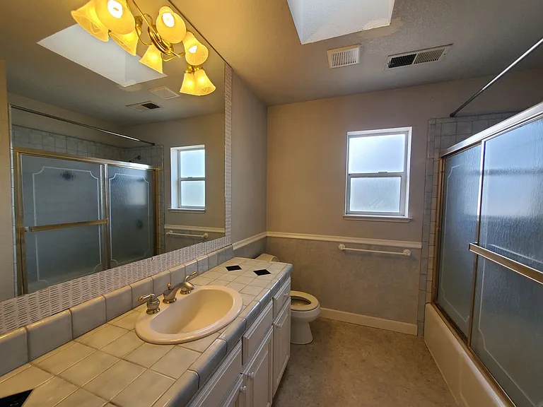 1661 Manzanita Ave — Photo 18