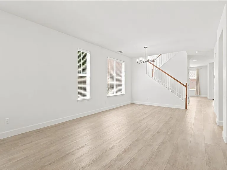 3169 Parkham Dr — Photo 3