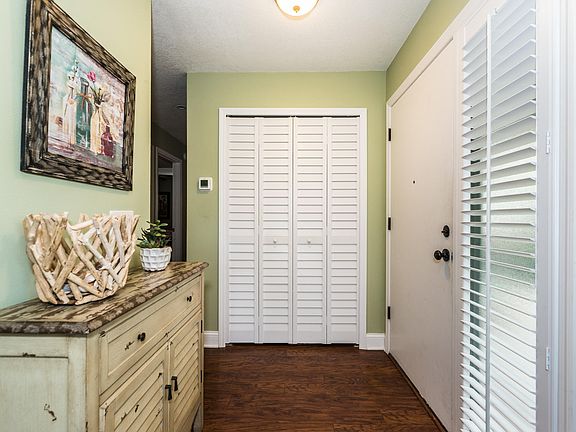 4th image of 25 Catalonia Ct