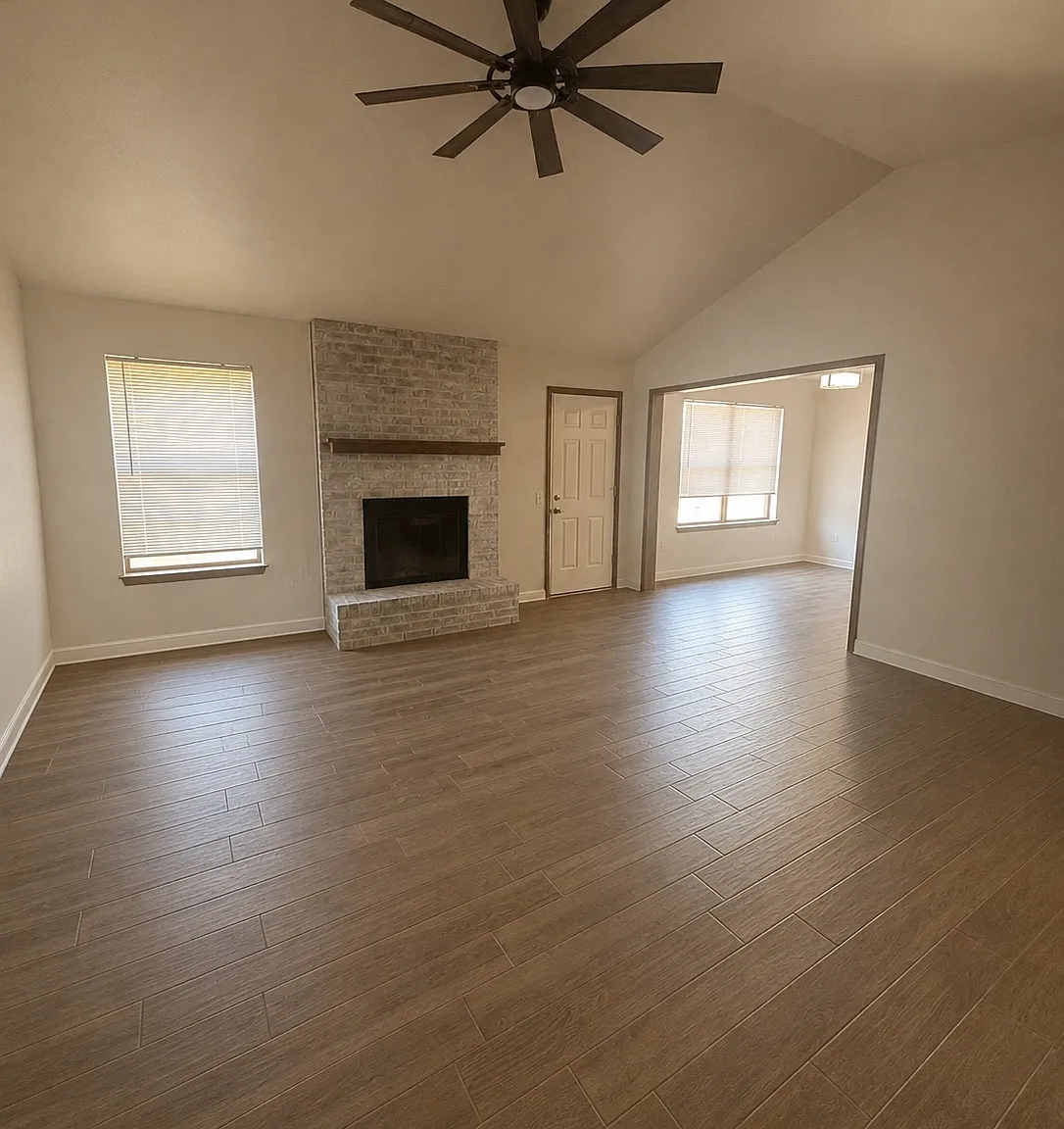 3 bed, 1273 sqft, $1,700 — Photo 2