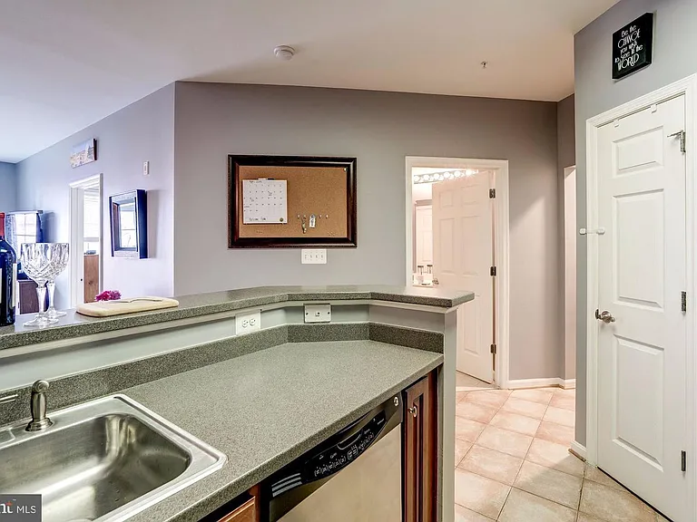 21228 McFadden Sq #211 — Photo 13
