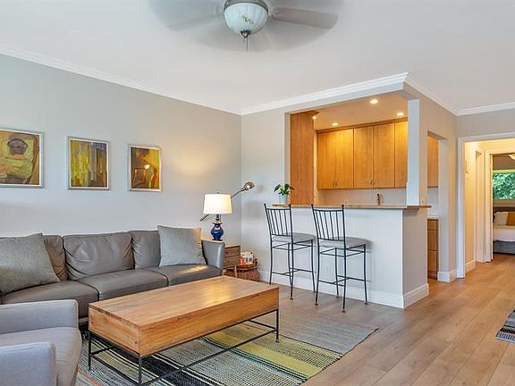 2nd image of 1001 NE 8th Ave APT 202