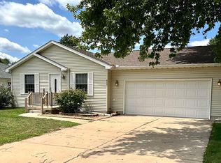 817 1st St, Colona, IL 61241