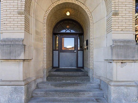 2nd image of 2020 Washington Ave Unit 303